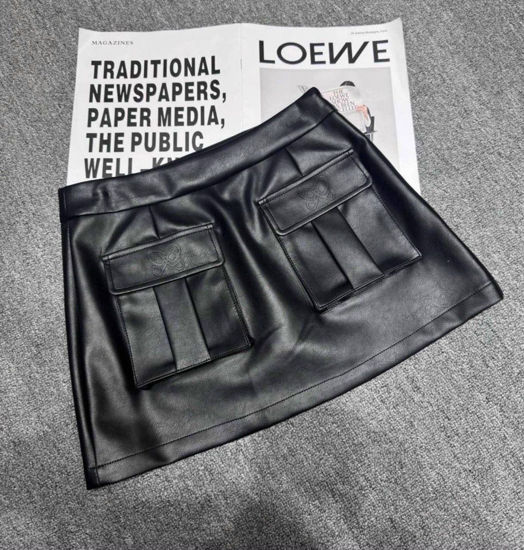 кожаная юбка мини,кожаная юбка,короткая кожаная юбка,юбка-шорты кожаная трапециевидная с высокой талией и поясом,мини-юбка из искусственной кожи