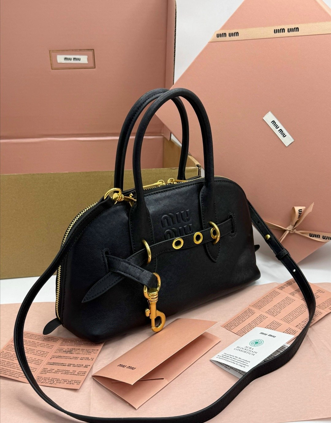 miu miu сумка женская,женская кожаная сумка miu miu aventure черная,miu miu сумка,небольшая сумка miu miu натуральная кожа чёрная,сумка женская натуральная кожа miu miu