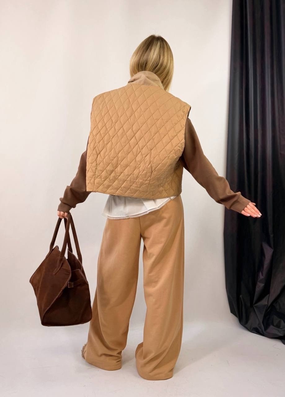 жилетка женская,жилет женский,бежевые брюки,жилет свободного кроя
