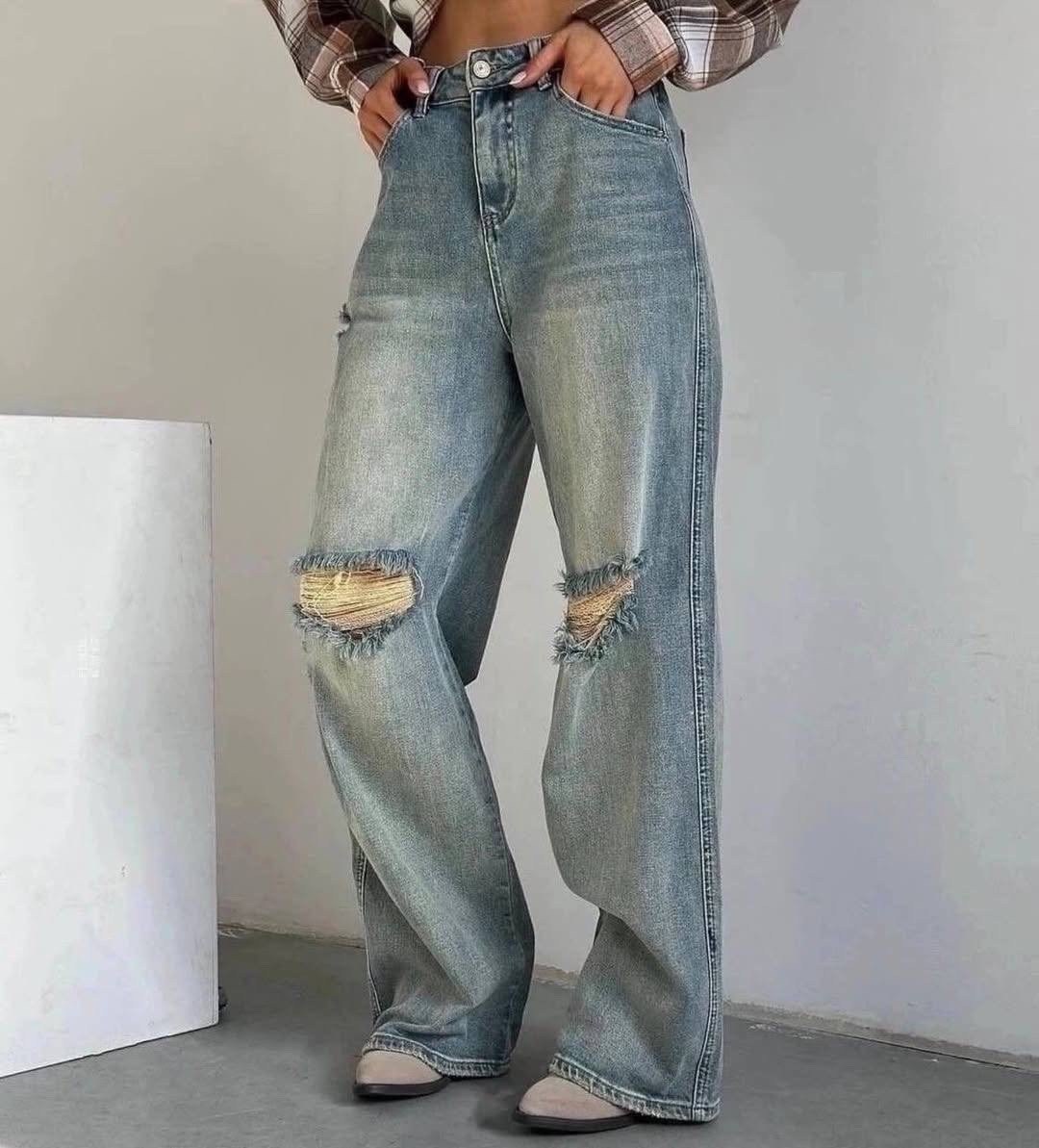 рваные джинсы трубы женские,джинсы трубы с модными рваными коленями и высокой,джинсы клёш писк моды арт.3913727,женские джинсы голубой,джинсы хлопок