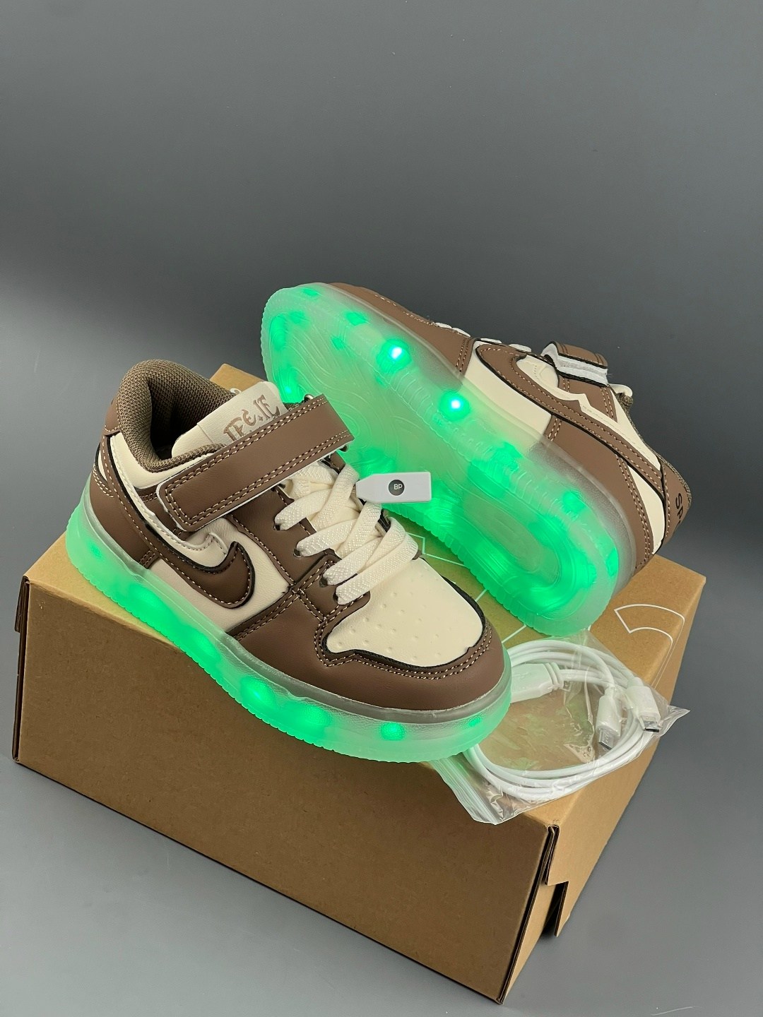 кроссовки светящиеся,кроссовки светящейся подошвой,кроссовки светящиеся детские,кроссовки,кросовки детские