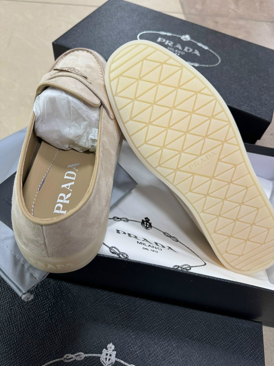 ,prada лоферы,прада лоферы,женские мокасины,замшевые лоферы