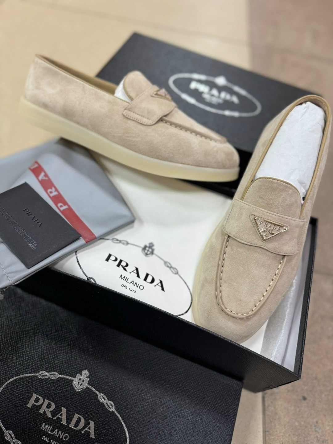 ,prada лоферы,прада лоферы,женские мокасины,замшевые лоферы