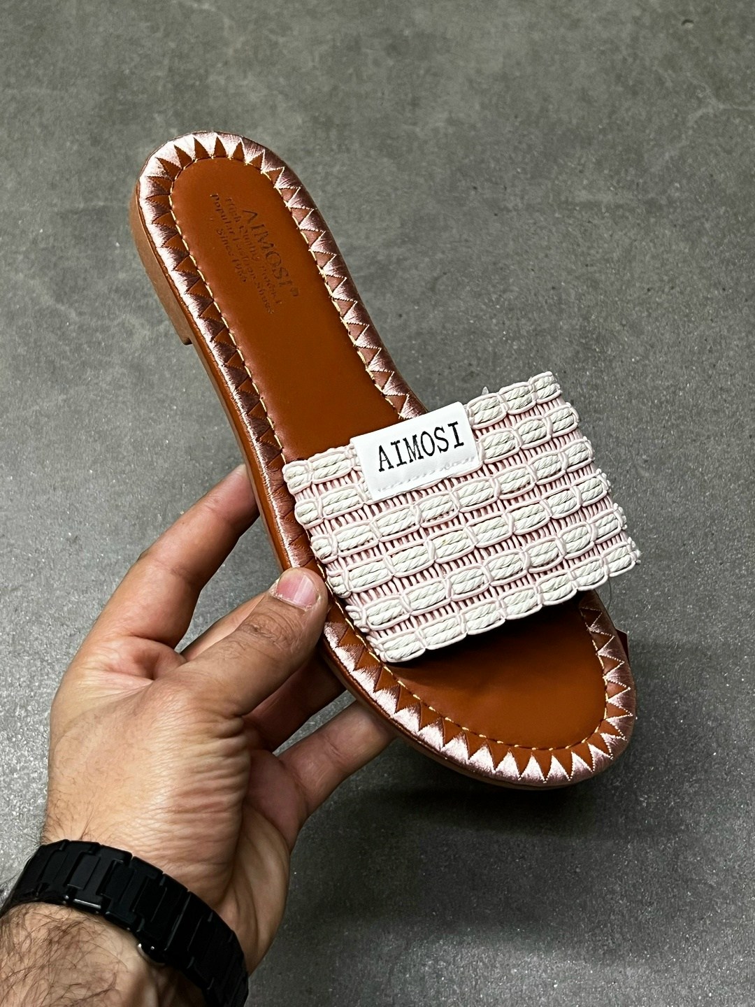 шлепанцы женские,,тапочки модные,шлепки женские,шлепанцы miu miu