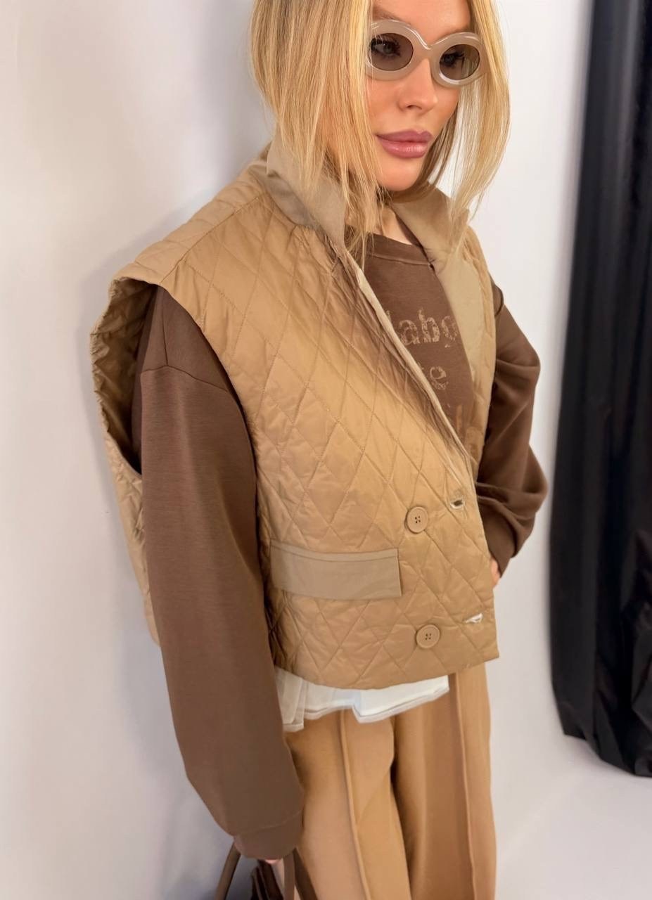 жилетка женская,жилет женский,бежевые брюки,жилет свободного кроя