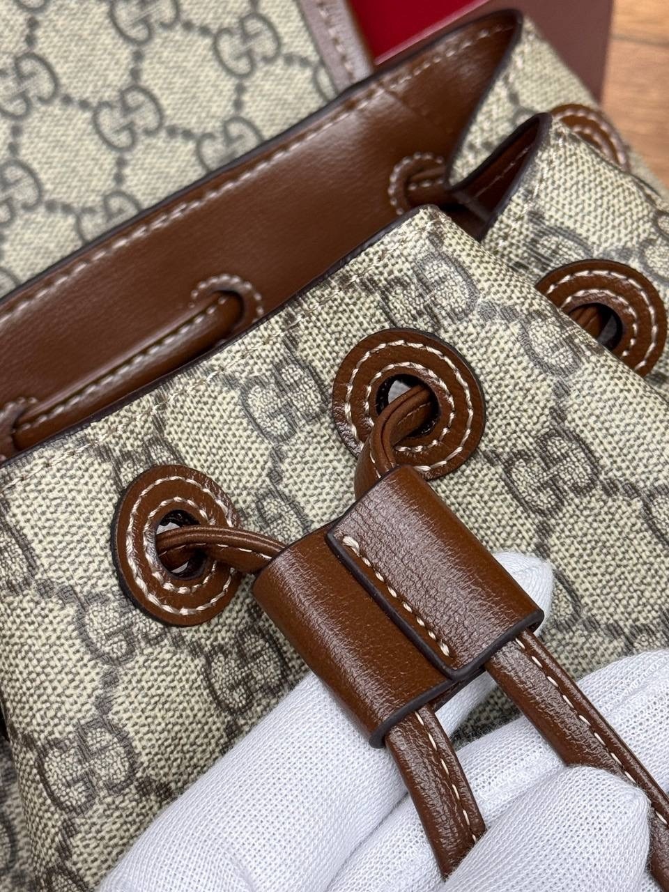 рюкзак gucci a123176 28/26/13 см коричнево-бежевый,рюкзак gucci женский,рюкзак gucci,женский коричневый рюкзак gg retro gucci,кожаный рюкзак гуччи