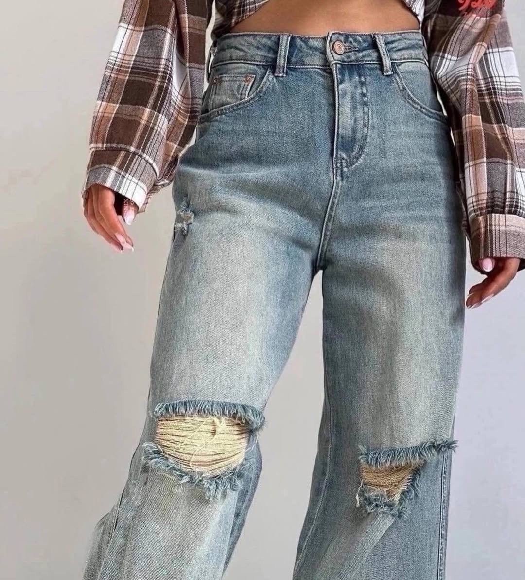 рваные джинсы трубы женские,джинсы трубы с модными рваными коленями и высокой,джинсы клёш писк моды арт.3913727,женские джинсы голубой,джинсы хлопок