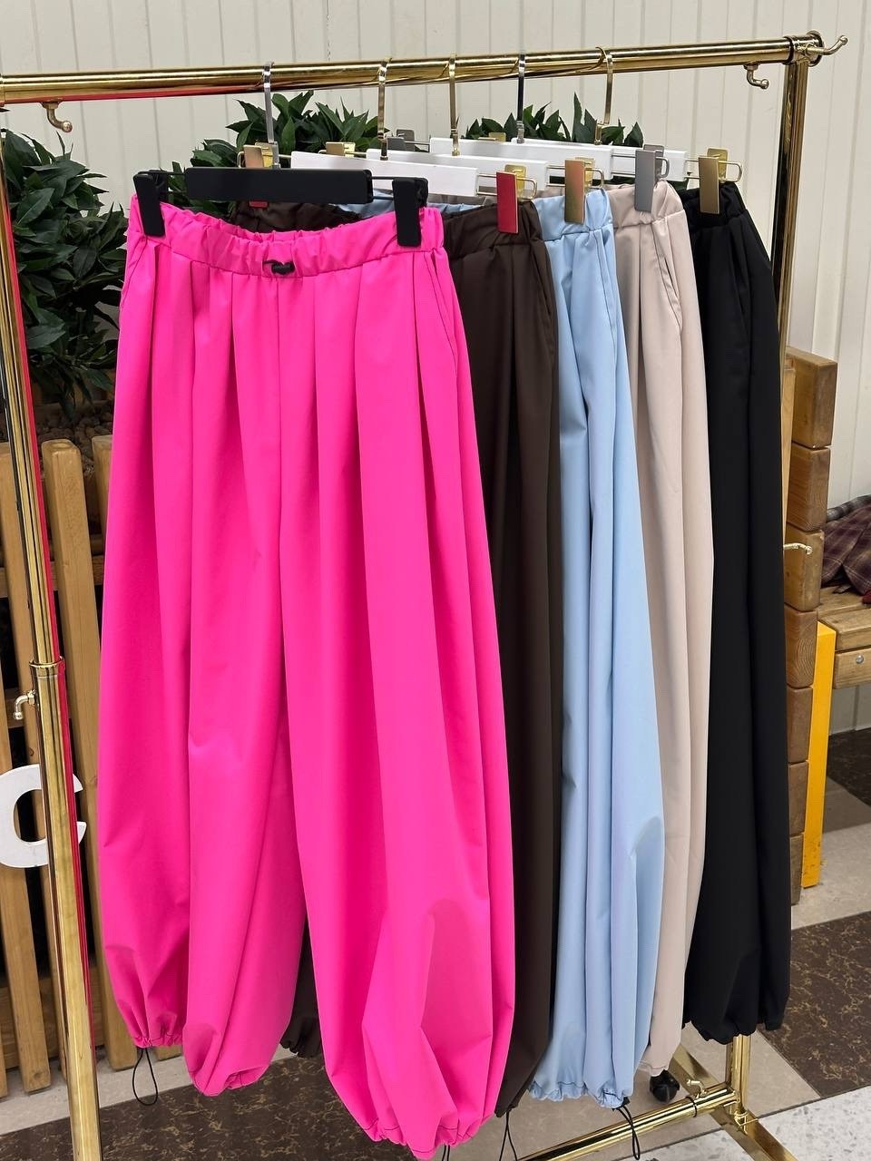 широкие брюки,брюки с широкими штанинами,брюки оверсайз,брюки бежевые,повседневные брюки