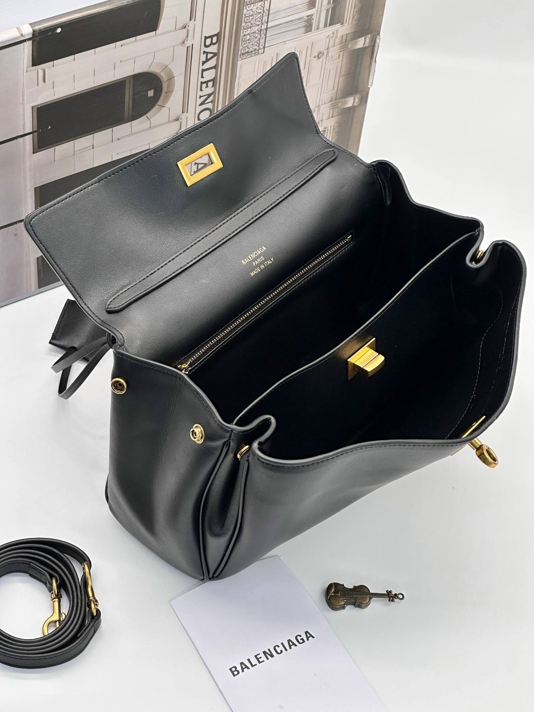 сумка balenciaga,сумка balenciaga rodeo,сумка женская balenciaga,сумка balenciaga натуральная кожа 35-24 см,женская кожаная сумка balenciaga rodeo medium серая