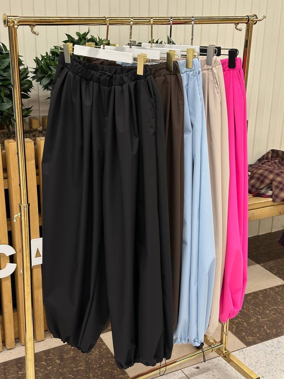 широкие брюки,брюки с широкими штанинами,брюки оверсайз,брюки бежевые,повседневные брюки