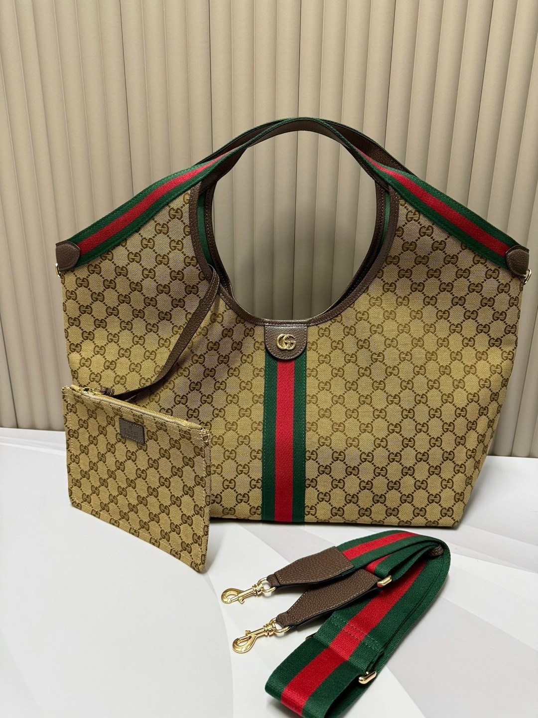 сумка gucci,женская сумка gucci,сумка гуччи шоппер женская,сумка гуччи хобо,gucci сумка на плечо