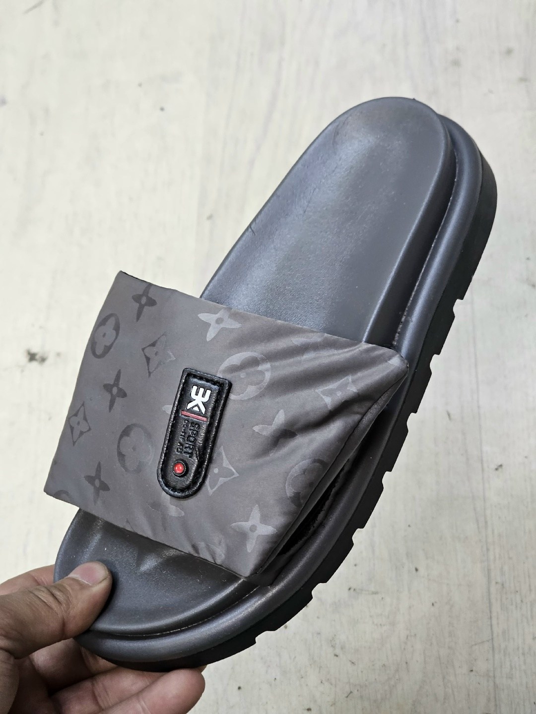 шлепанцы луи виттон,,шлепанцы женские louis vuitton,шлепанцы louis vuitton,тапки луи витон