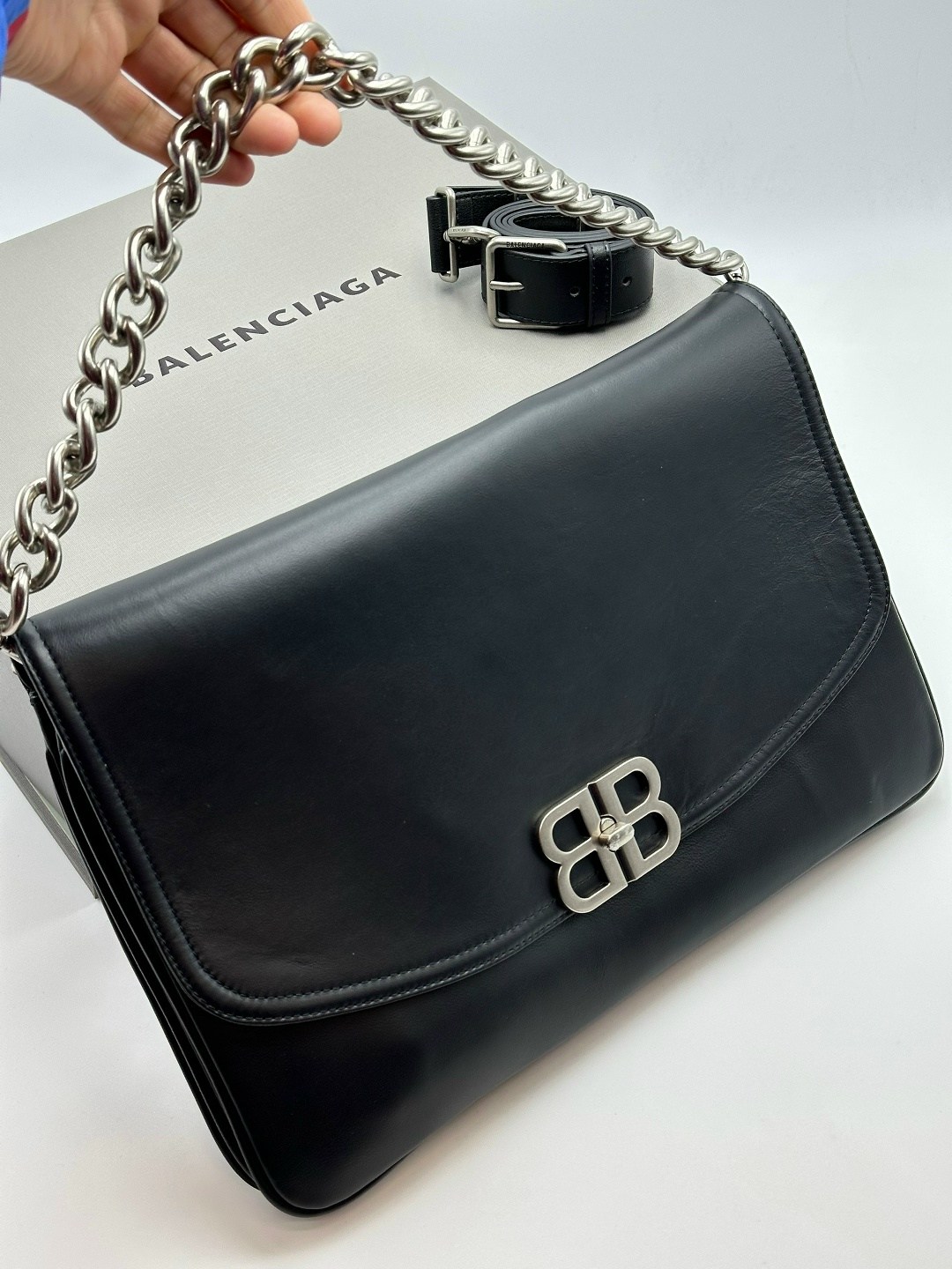 сумка женская balenciaga,сумка balenciaga,сумка женская balenciaga натуральная кожа,сумка balenciaga натуральная кожа,большая сумка через плечо через цепочку balenciaga