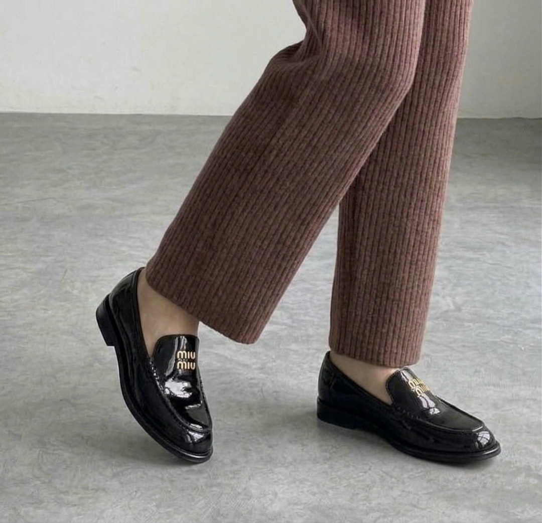 лоферы лакированные,женские лоферы,лоферы женские лакированные,лаковые лоферы женские,лоферы цум