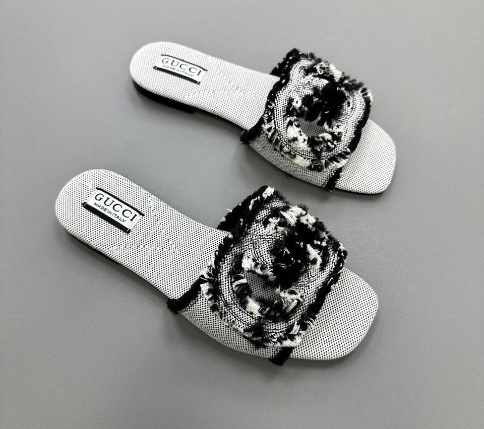 резиновые шлепки гуччи,резиновые шлепки гуччи женские,шлепанцы gucci,шлепанцы женские,тапочки модные