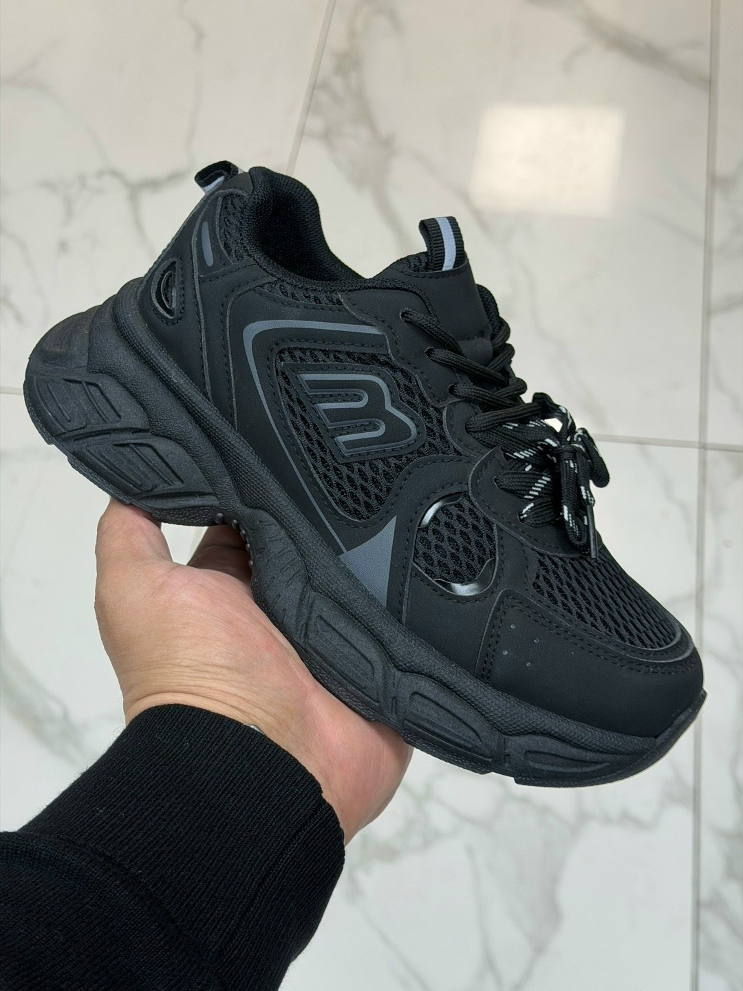 кроссовки женскиe,кроссовки,кроссовки черные,массивные кроссовки,спортивная