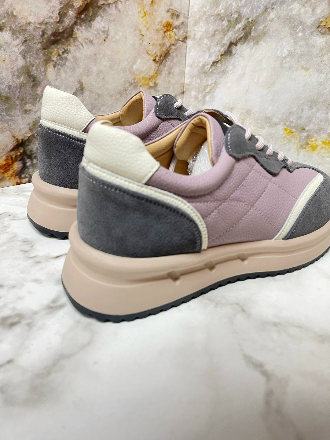 ,женские кроссовки,стильные кроссовки,кроссовки,обуви