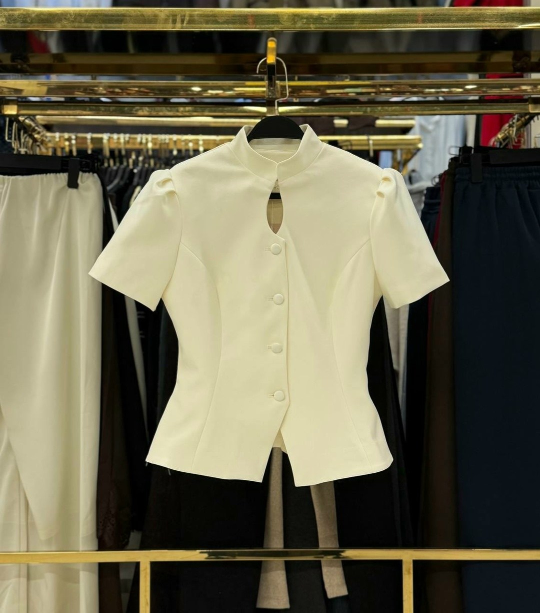 элегантные наряды,элегантное модное,стильные наряды,женские наряды,блузка с оборками