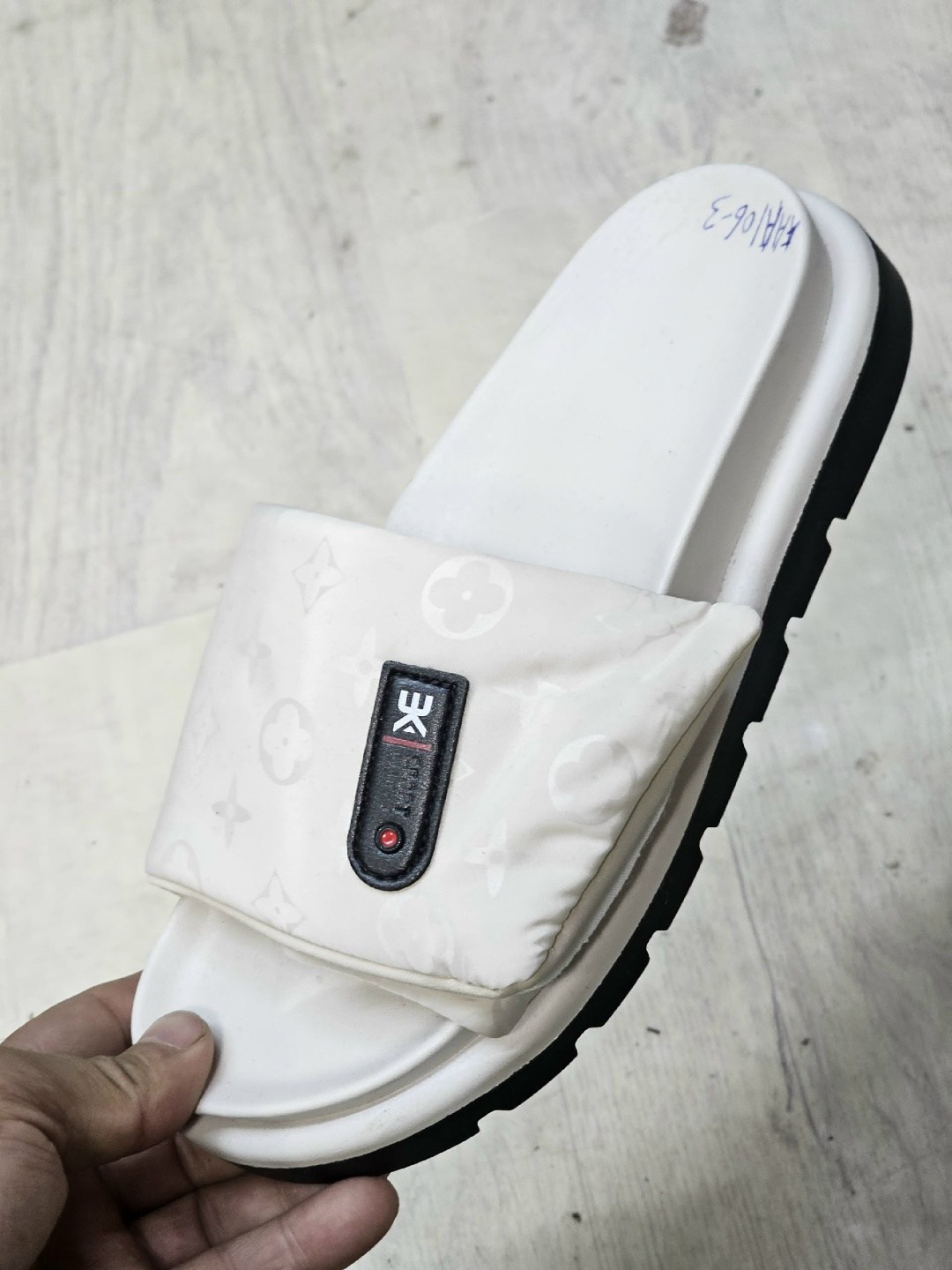 шлепанцы луи виттон,,шлепанцы женские louis vuitton,шлепанцы louis vuitton,тапки луи витон