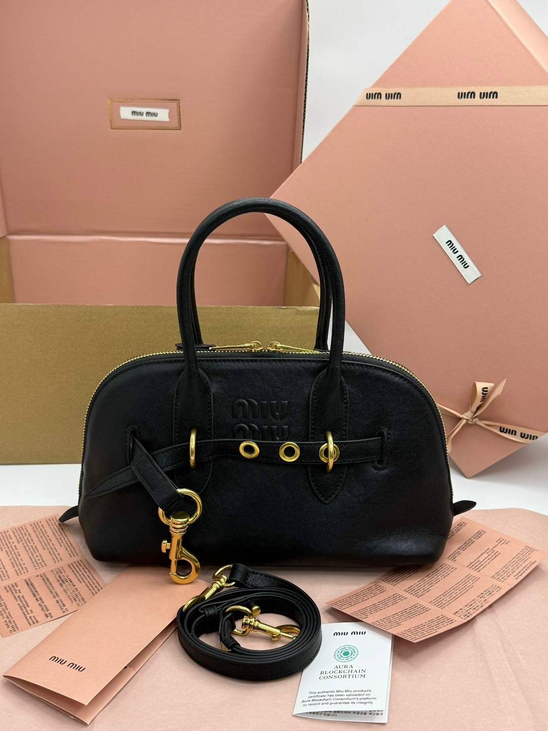 miu miu сумка женская,женская кожаная сумка miu miu aventure черная,miu miu сумка,небольшая сумка miu miu натуральная кожа чёрная,сумка женская натуральная кожа miu miu