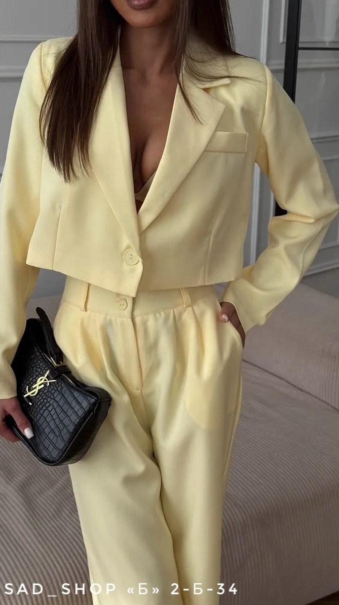 костюм с брюками палаццо,костюм женский брючный,розовый брючный костюм,трендовый брючный костюм,брючный костюм с брюками палаццо и укороченным пиджаком с плечиками