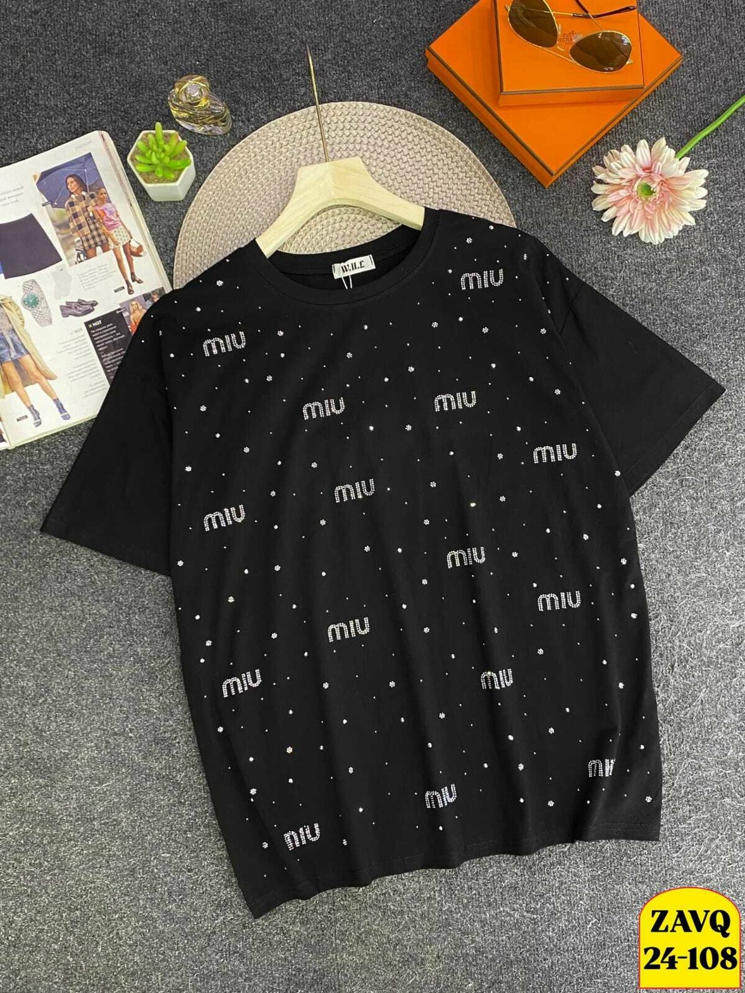 женская футболка,футболка со стразами,футболки модные,футболки женские с принтом,женская футболка со стразами