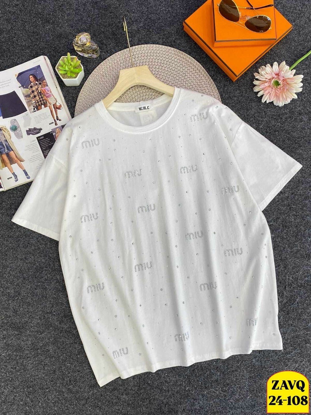 женская футболка,футболка со стразами,футболки модные,футболки женские с принтом,женская футболка со стразами