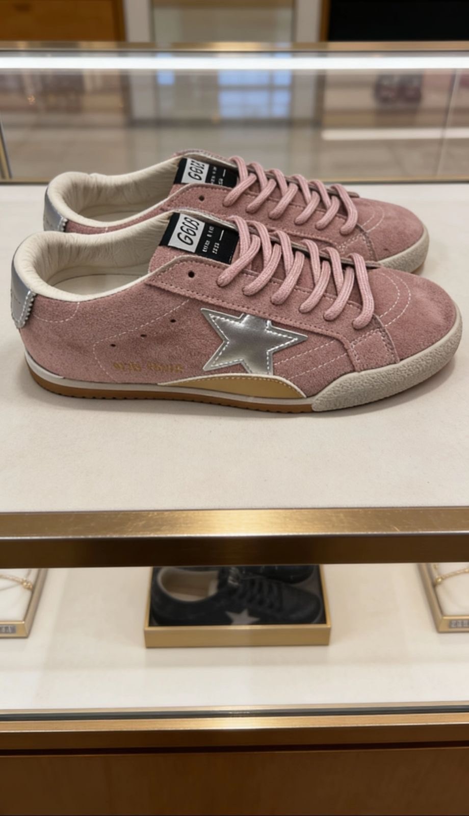 кроссовки golden goose,бело-розовые кроссовки golden goose со звездами,golden goose super star,кеды голден гус розовые,кожаные кроссовки golden goose super star
