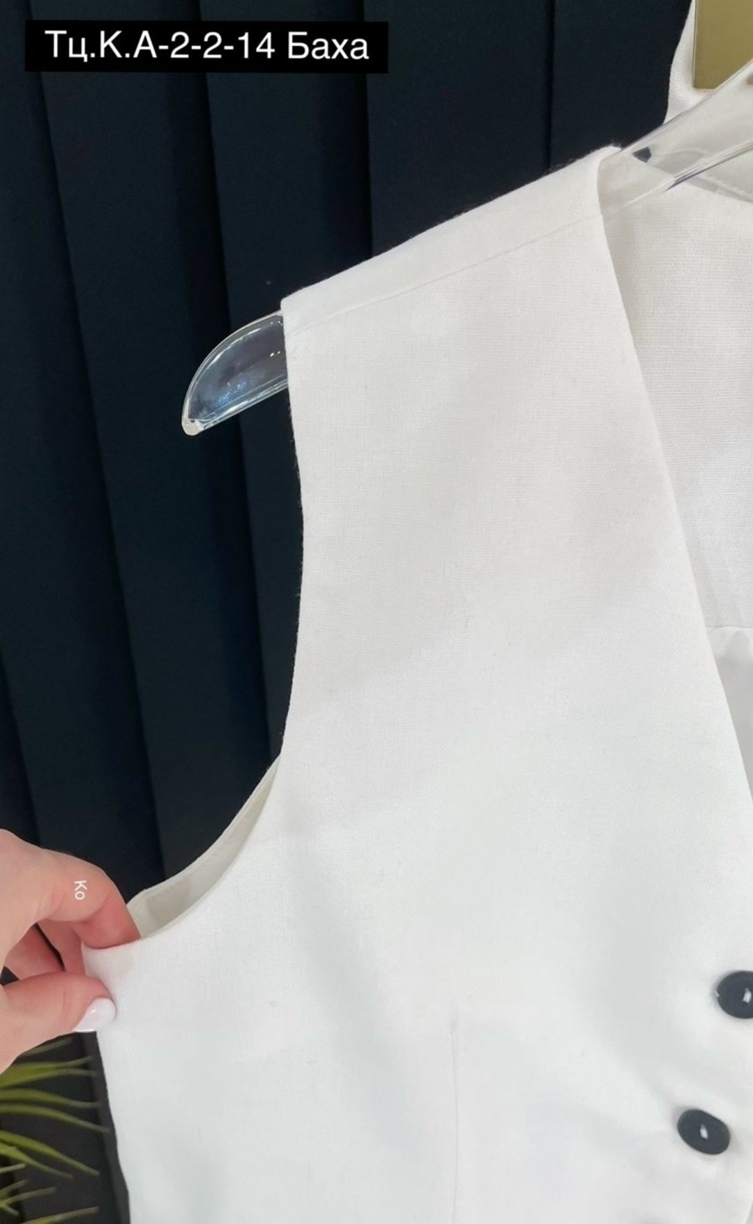 женская жилетка,женские жилеты,белая жилетка женская костюмная,жилет приталенный,жилет