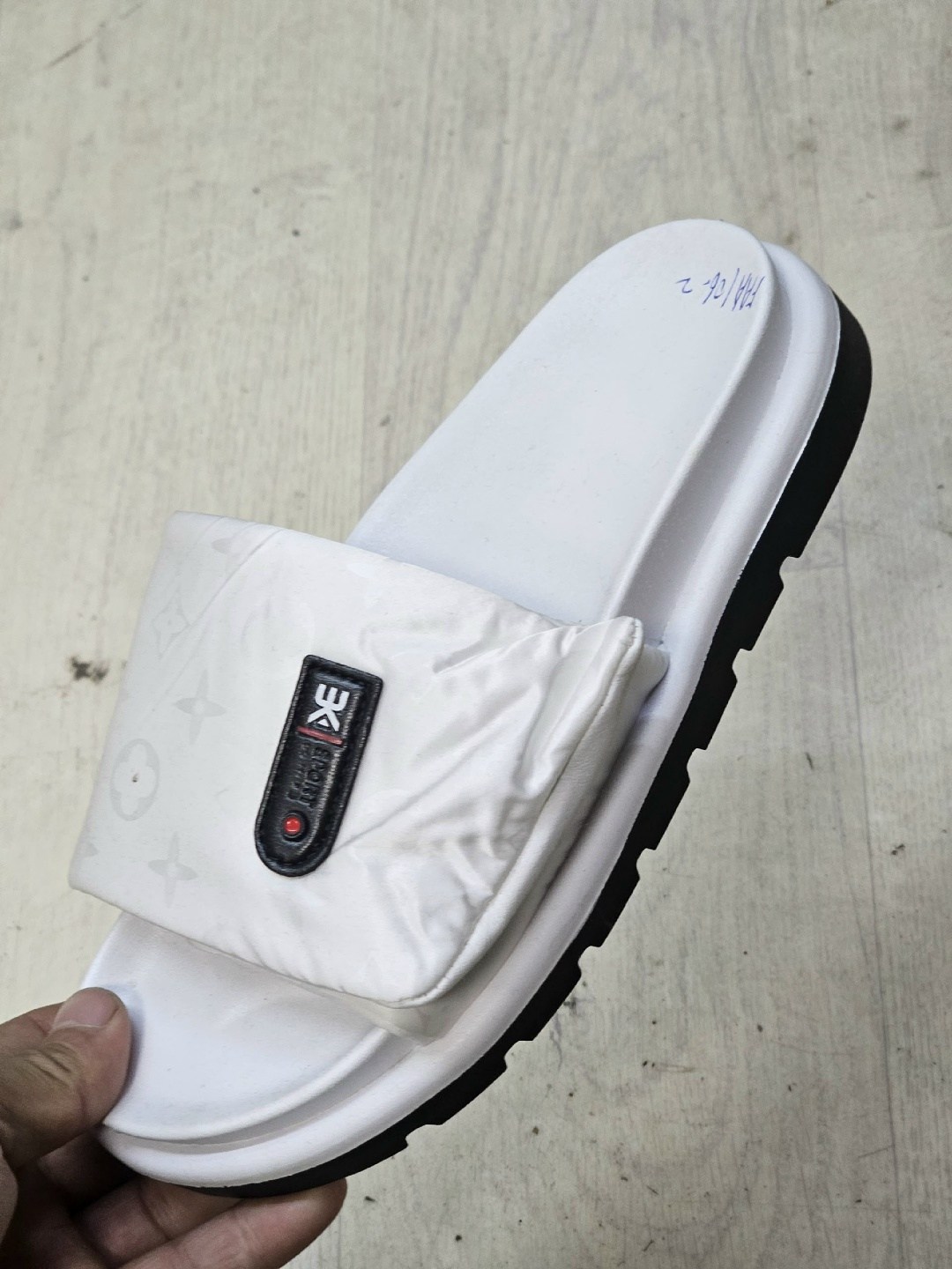 шлепанцы луи виттон,,шлепанцы женские louis vuitton,шлепанцы louis vuitton,тапки луи витон