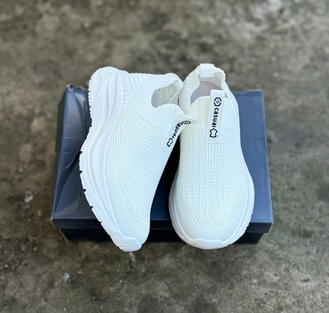 ,кроссовки женскиe,слипоны женские,бежевые кроссовки,кроссовки слипоны