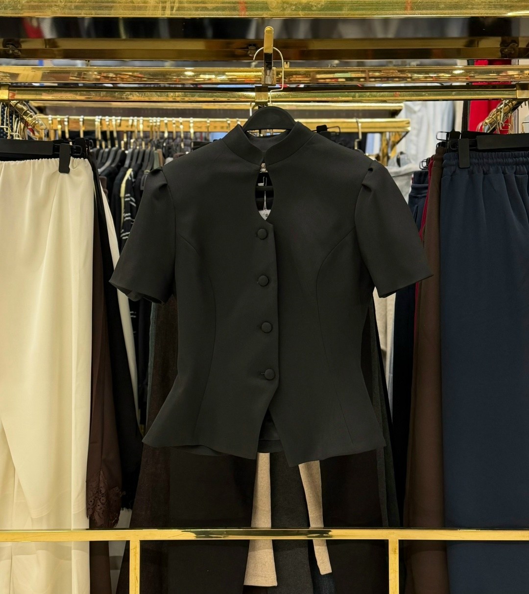 элегантные наряды,блузка с оборками,женские наряды,модное платье,стильные наряды