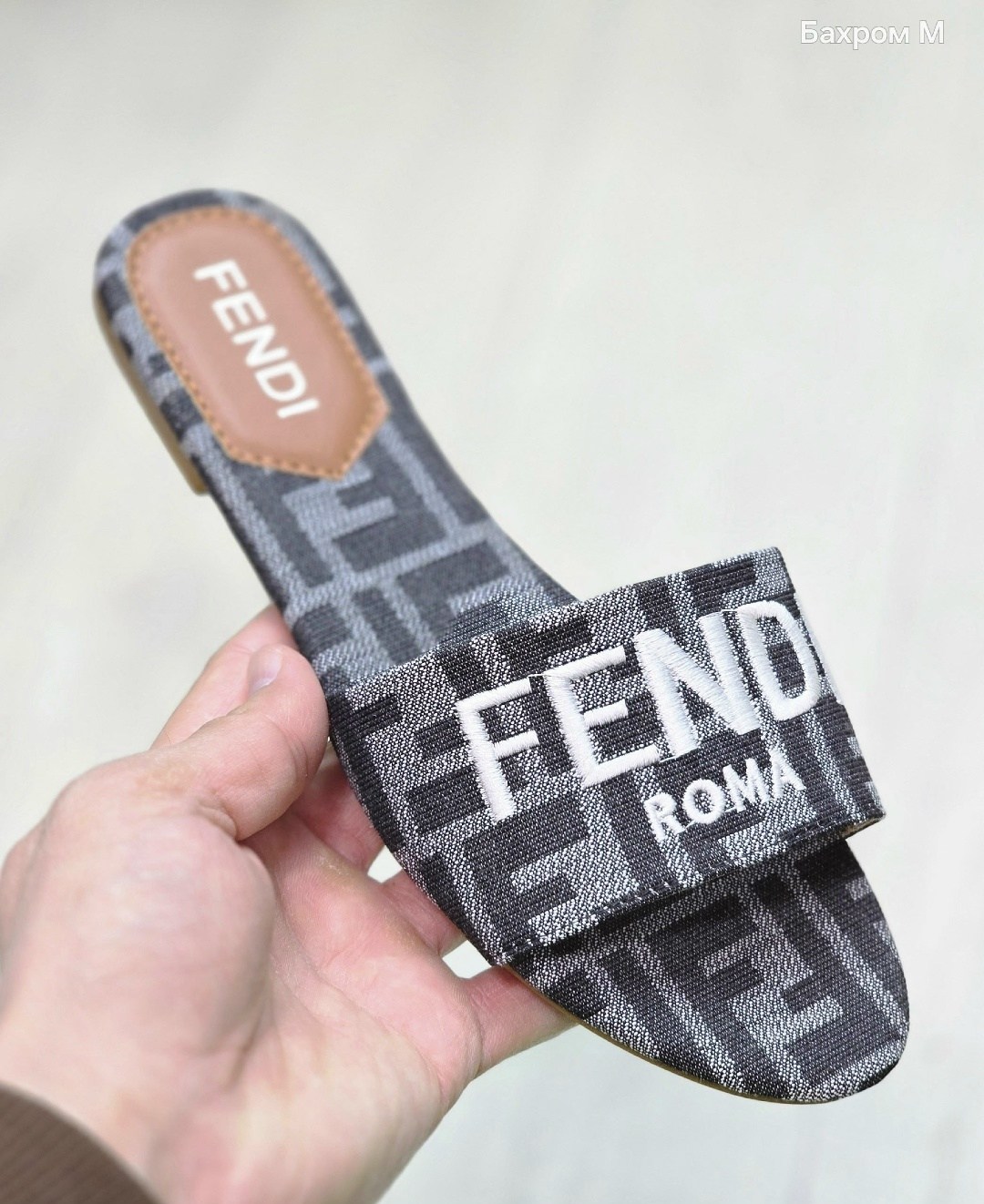 ,женские шлепанцы,шлепанцы шанель женские,брендовые шлепки женские,модные шлепанцы