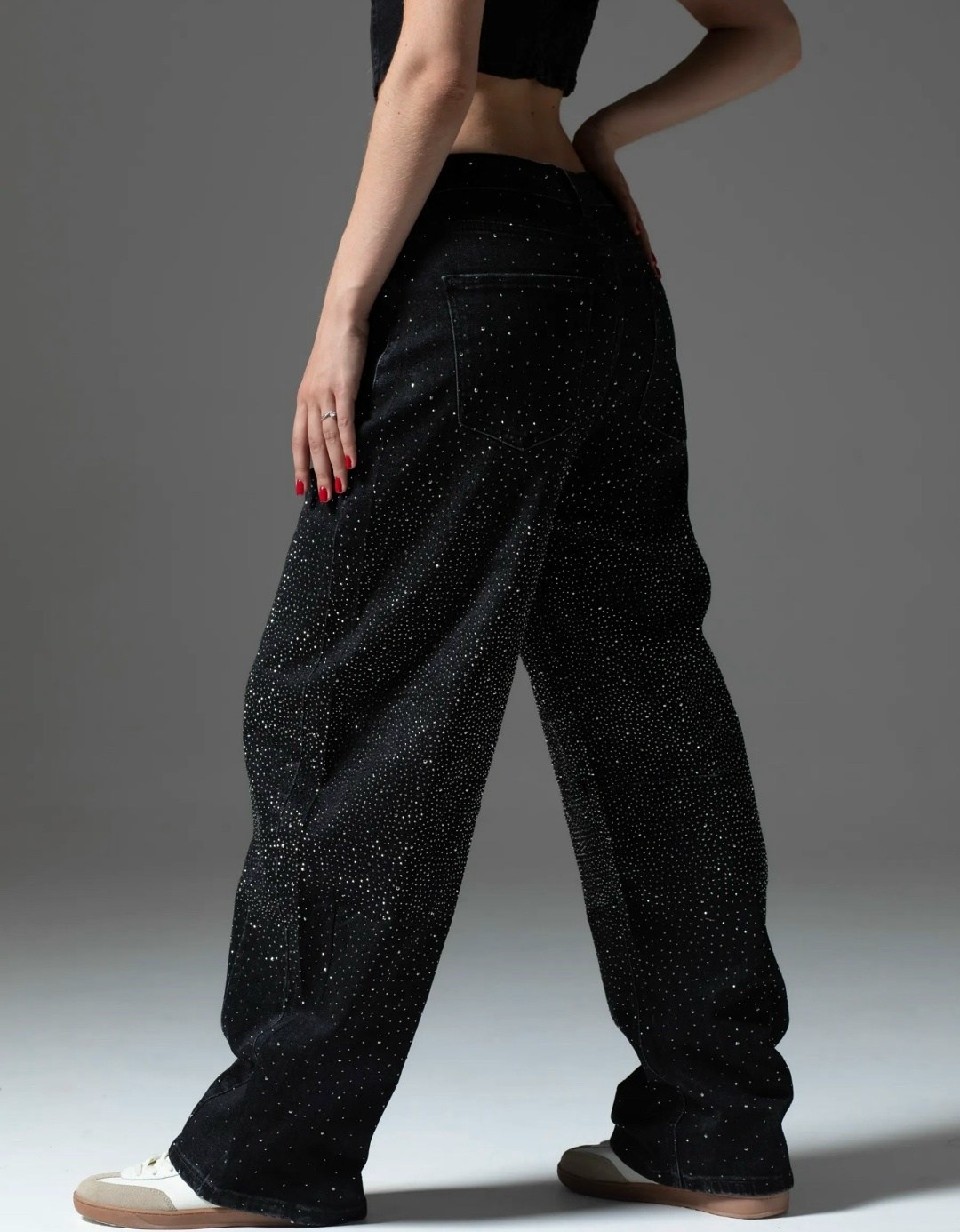 джинсы широкие багги со стразами selfsame,джинсы со стразами,джинсы с термостразами,джинсы широкие багги со стразами selfsame цвет черный,джинсы прямые со стразами черные le o 222675248