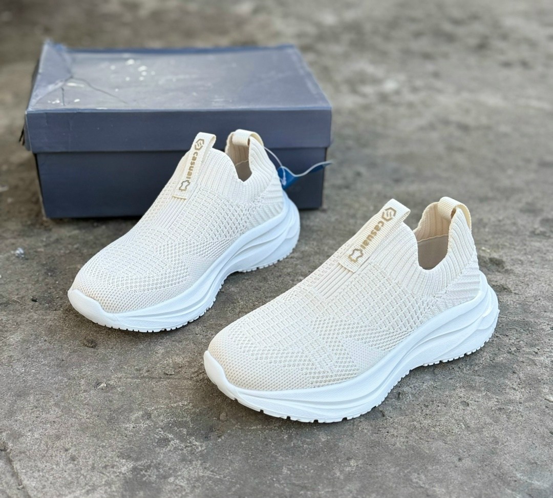 ,кроссовки женскиe,слипоны женские,бежевые кроссовки,кроссовки слипоны