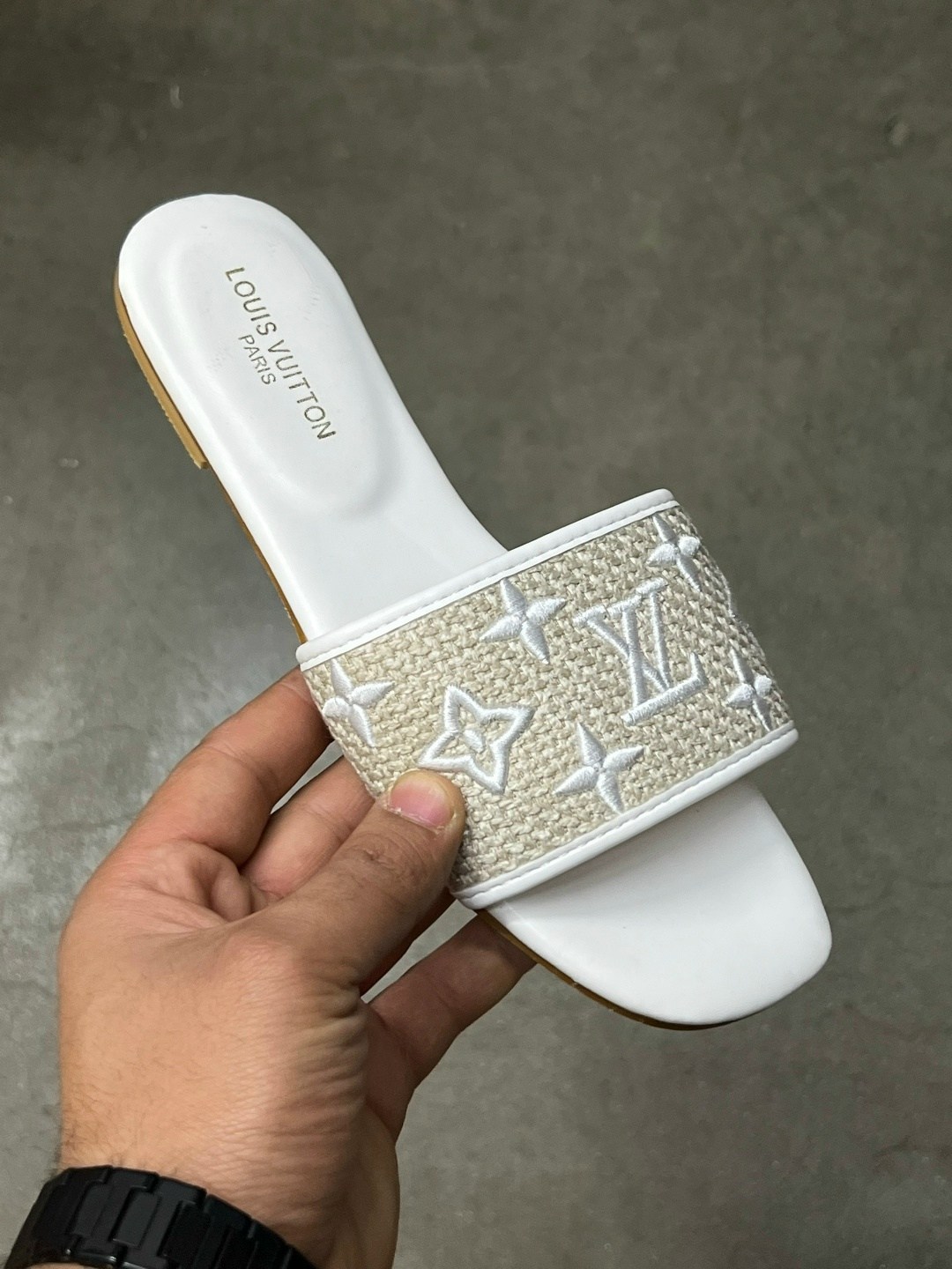 ,шлепки валентино,тапочки valentino,шлепки валентино женские,шлепанцы женские