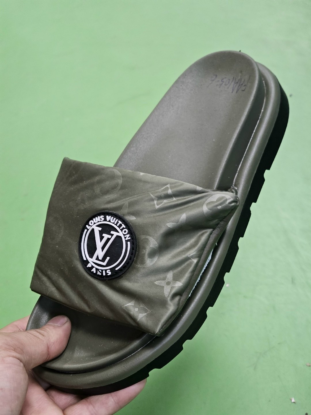 луи виттон шлепки женские,шлепанцы луи виттон белые,тапочки луи виттон мужские,,шлепки луи витон женские