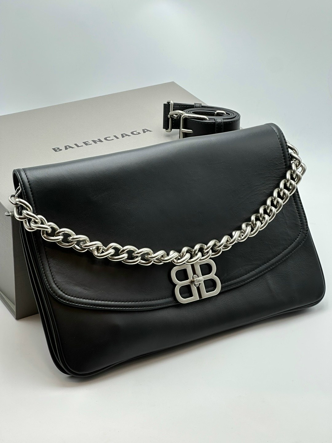 сумка женская balenciaga,сумка balenciaga,сумка женская balenciaga натуральная кожа,сумка balenciaga натуральная кожа,большая сумка через плечо через цепочку balenciaga