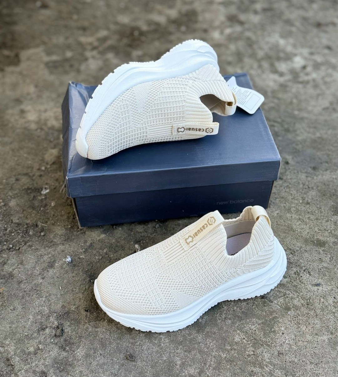 ,кроссовки женскиe,слипоны женские,бежевые кроссовки,кроссовки слипоны