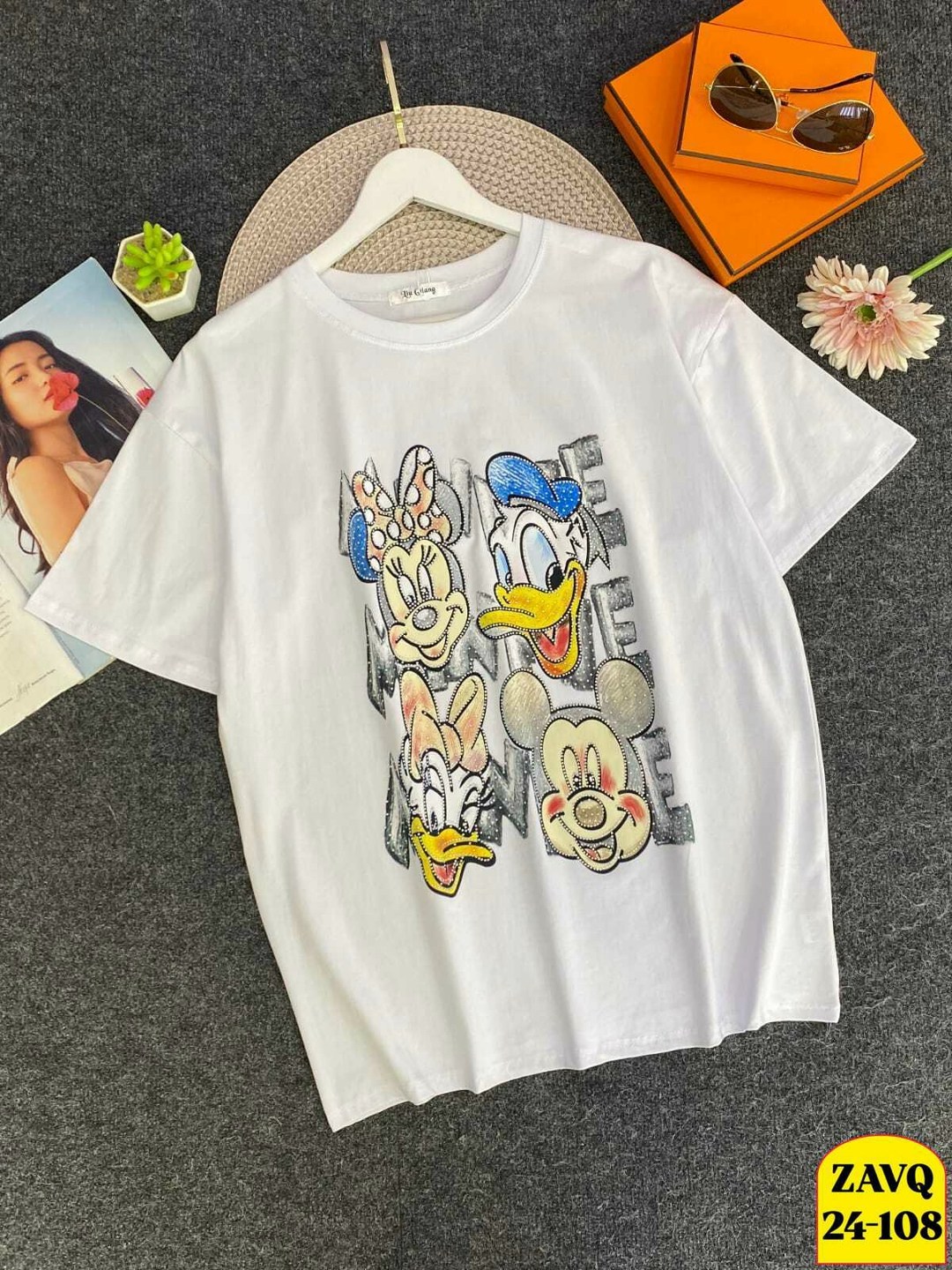 женская футболка,футболка со стразами,футболки модные,футболки женские с принтом,женская футболка со стразами