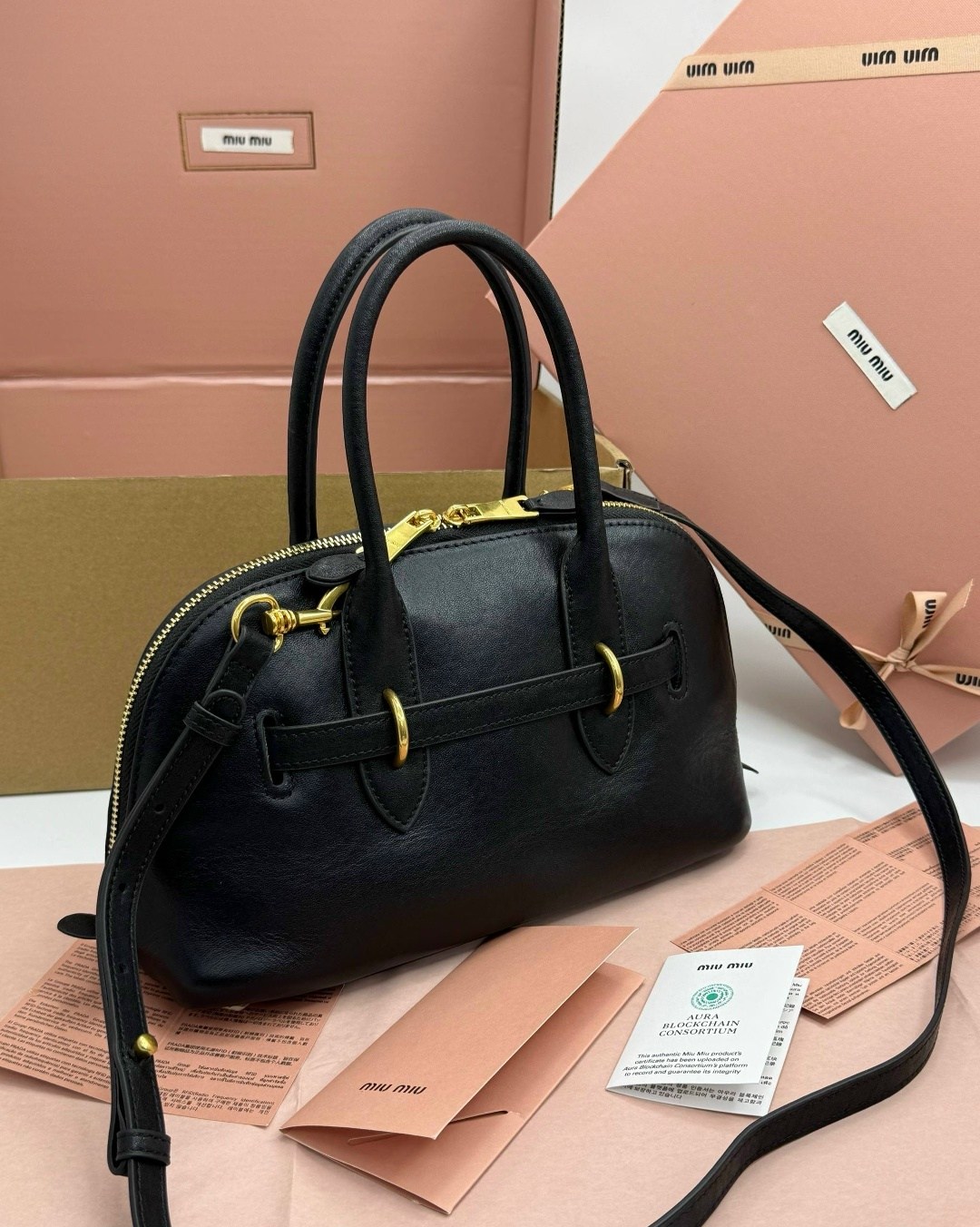 miu miu сумка женская,женская кожаная сумка miu miu aventure черная,miu miu сумка,небольшая сумка miu miu натуральная кожа чёрная,сумка женская натуральная кожа miu miu