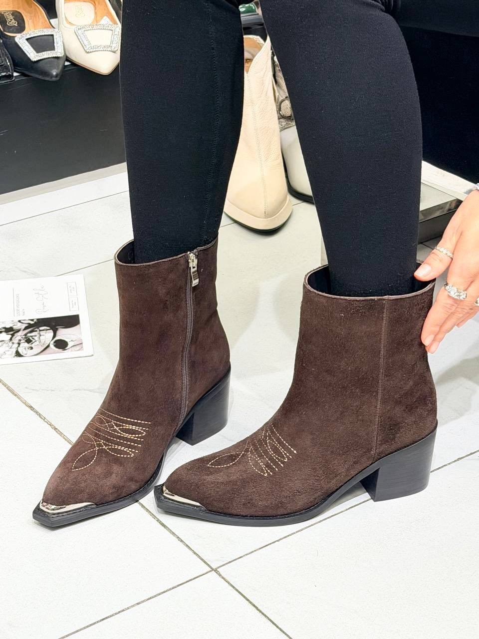 ,казаки замшевые эконика,казаки демисезонные ботинки замшевые,казаки замшевые женские,ботильоны женские