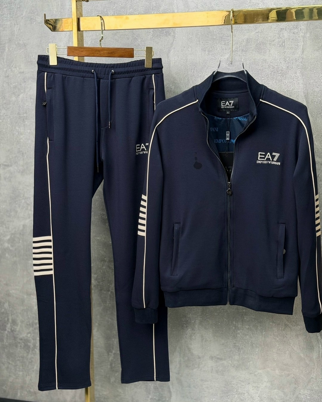 мужской спортивный костюм ea7 emporio armani,спортивный костюм emporio armani ea7,спортивный костюм armani,спортивные костюмы emporio armani,костюм ea7