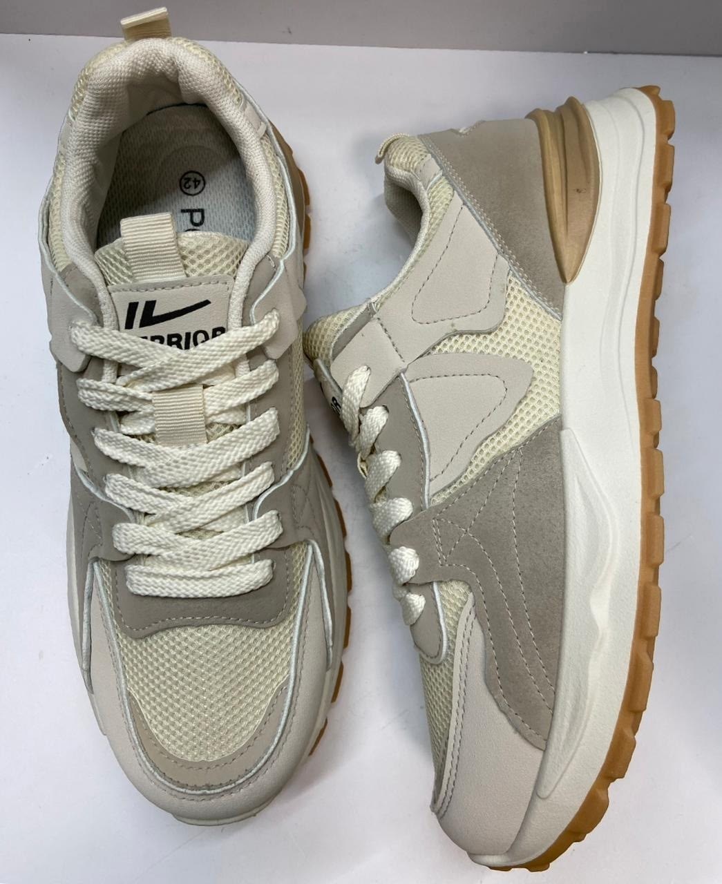 кроссовки на вишняковском рынке,кроссовки,обуви,спортивная ,кроссовки с рынка