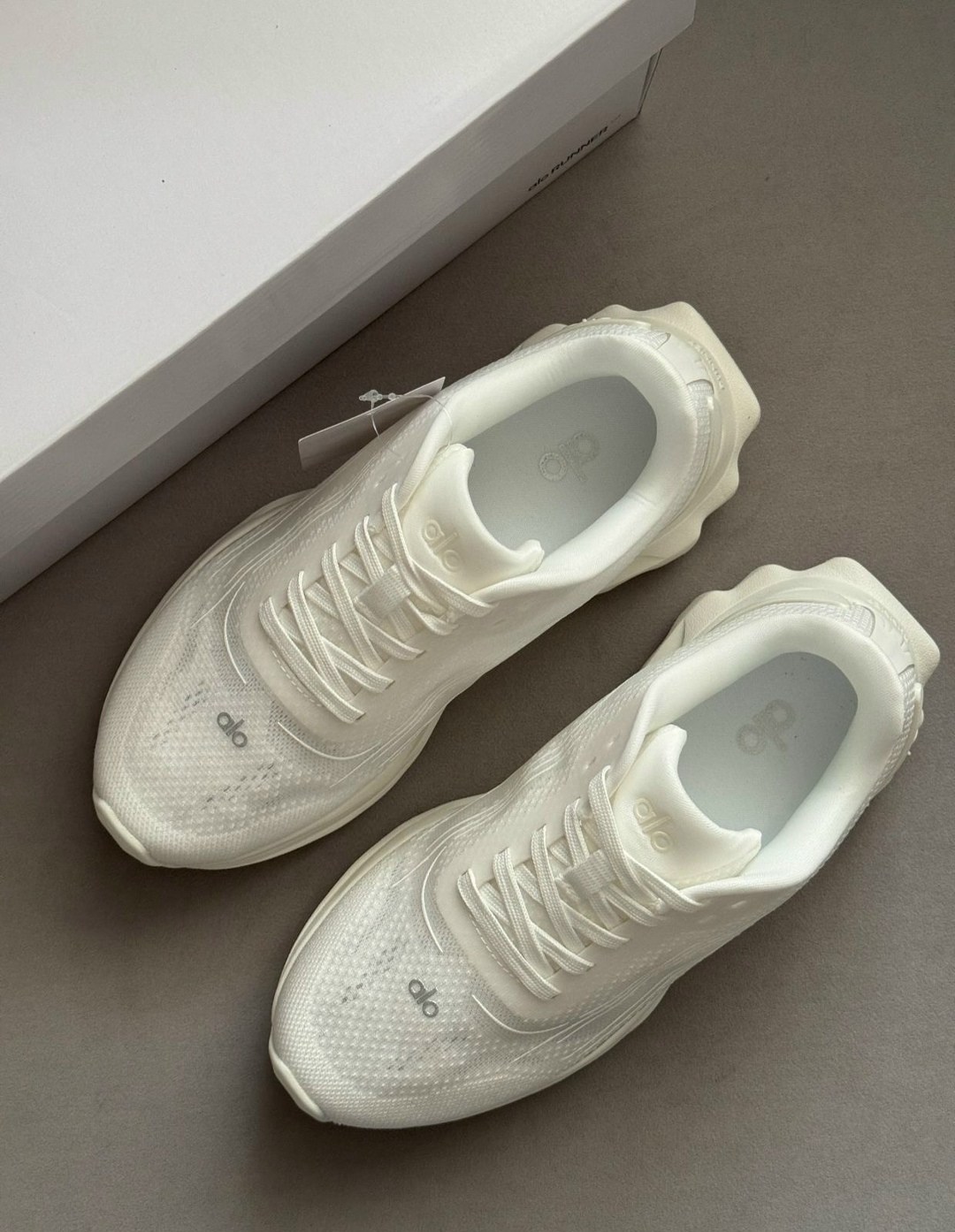 кроссовки alo,кроссовки,женские кроссовки,оригинальные кроссовки,кроссовки брендовые