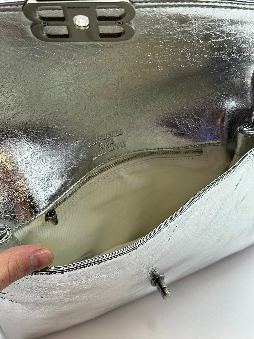 сумка женская balenciaga,сумка balenciaga,balenciaga сумка на плечо,сумка женская balenciaga натуральная кожа,женская сумка balenciaga из натуральной кожи