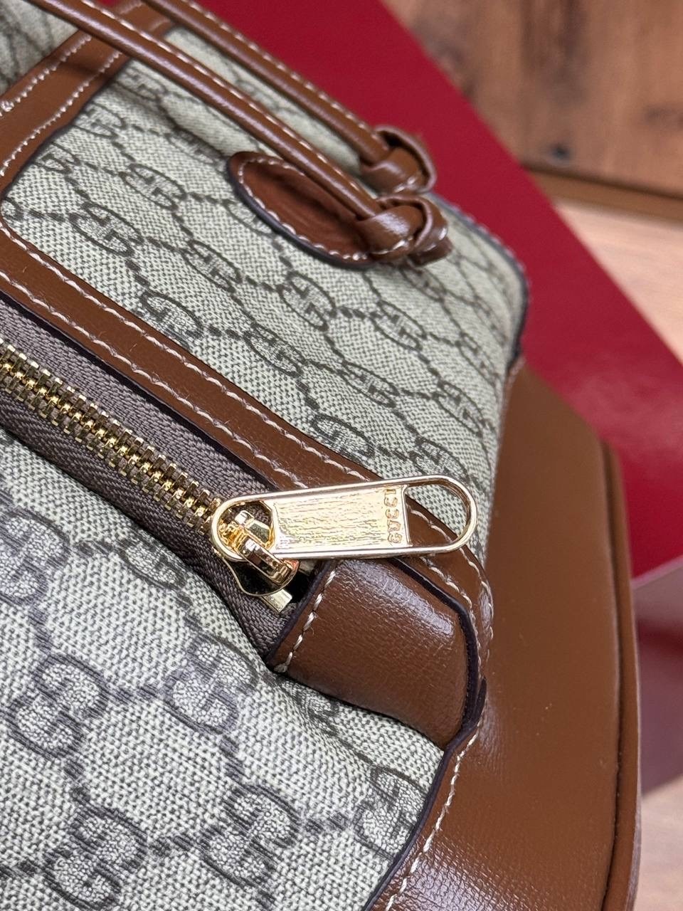 рюкзак gucci a123176 28/26/13 см коричнево-бежевый,рюкзак gucci женский,рюкзак gucci,женский коричневый рюкзак gg retro gucci,кожаный рюкзак гуччи