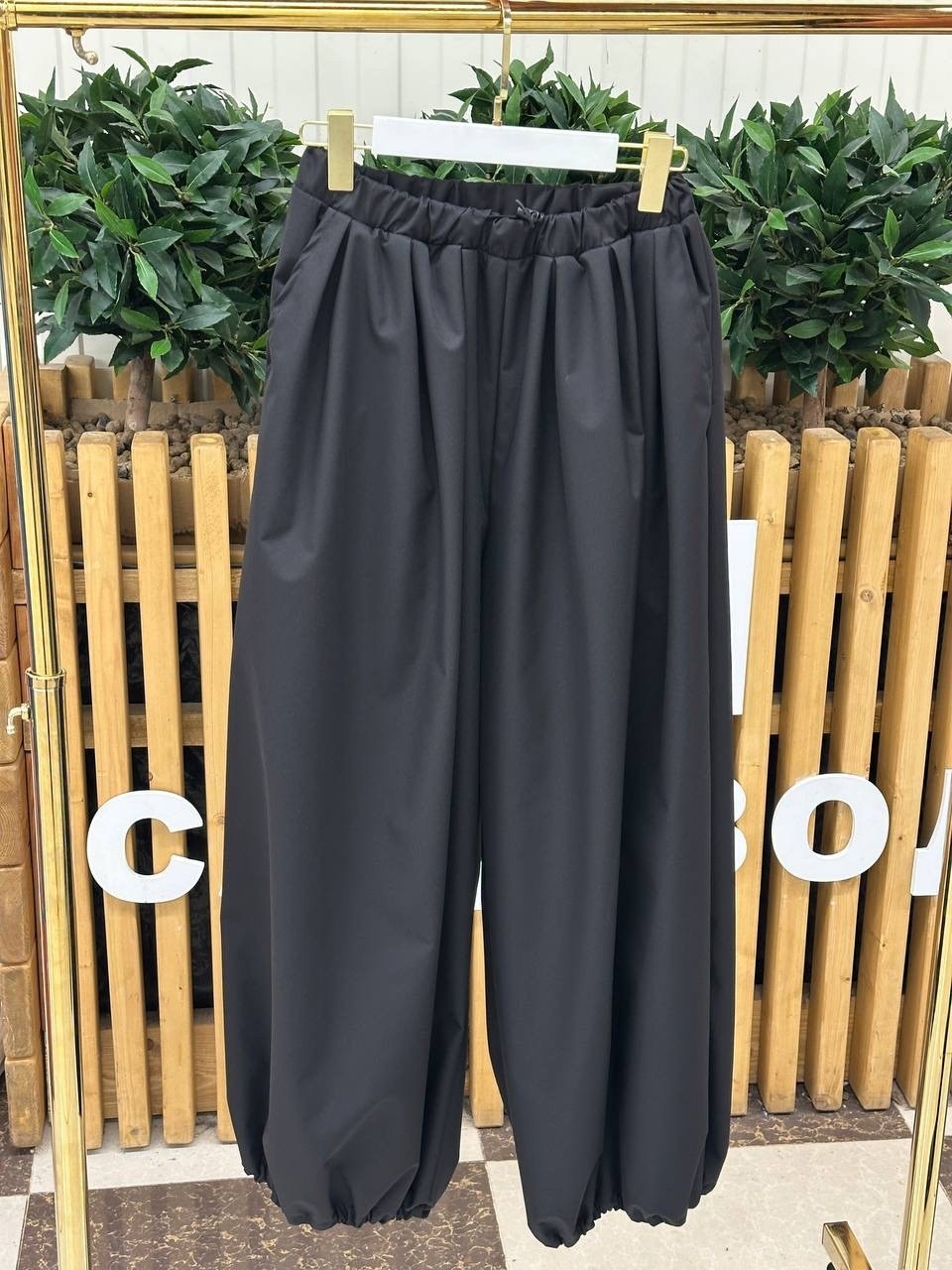 широкие брюки,брюки с широкими штанинами,брюки оверсайз,брюки бежевые,повседневные брюки