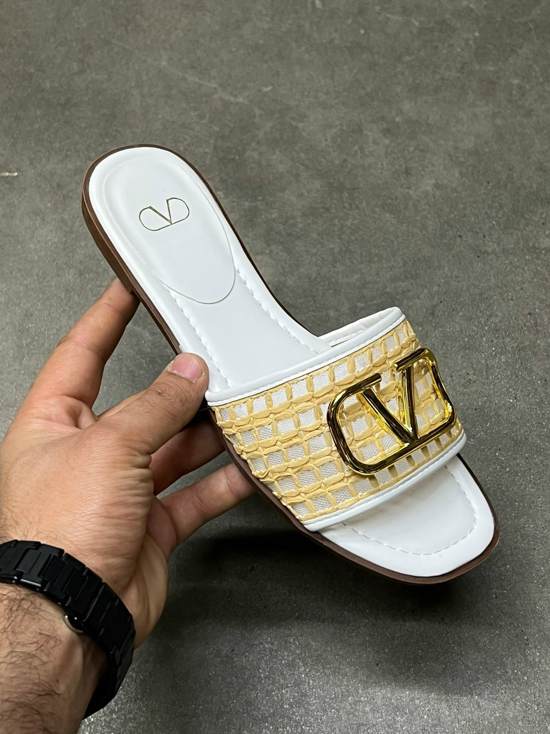 ,шлепки валентино,тапочки valentino,шлепки валентино женские,шлепанцы женские