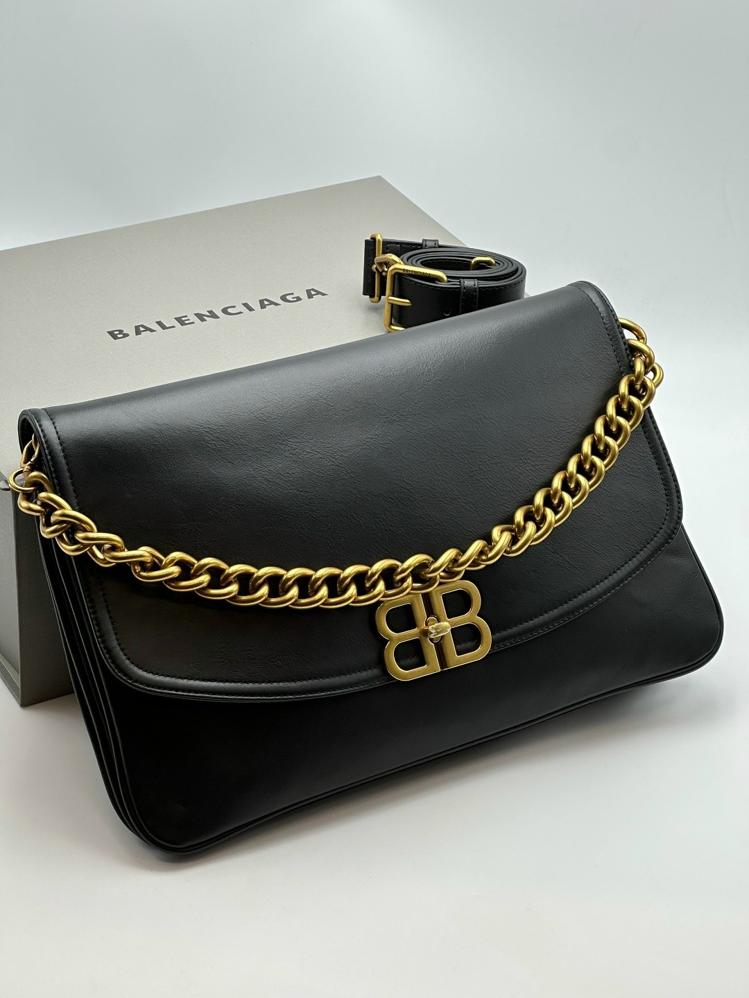 сумка женская balenciaga,сумка balenciaga,сумка женская balenciaga натуральная кожа,сумка balenciaga натуральная кожа,большая сумка через плечо через цепочку balenciaga